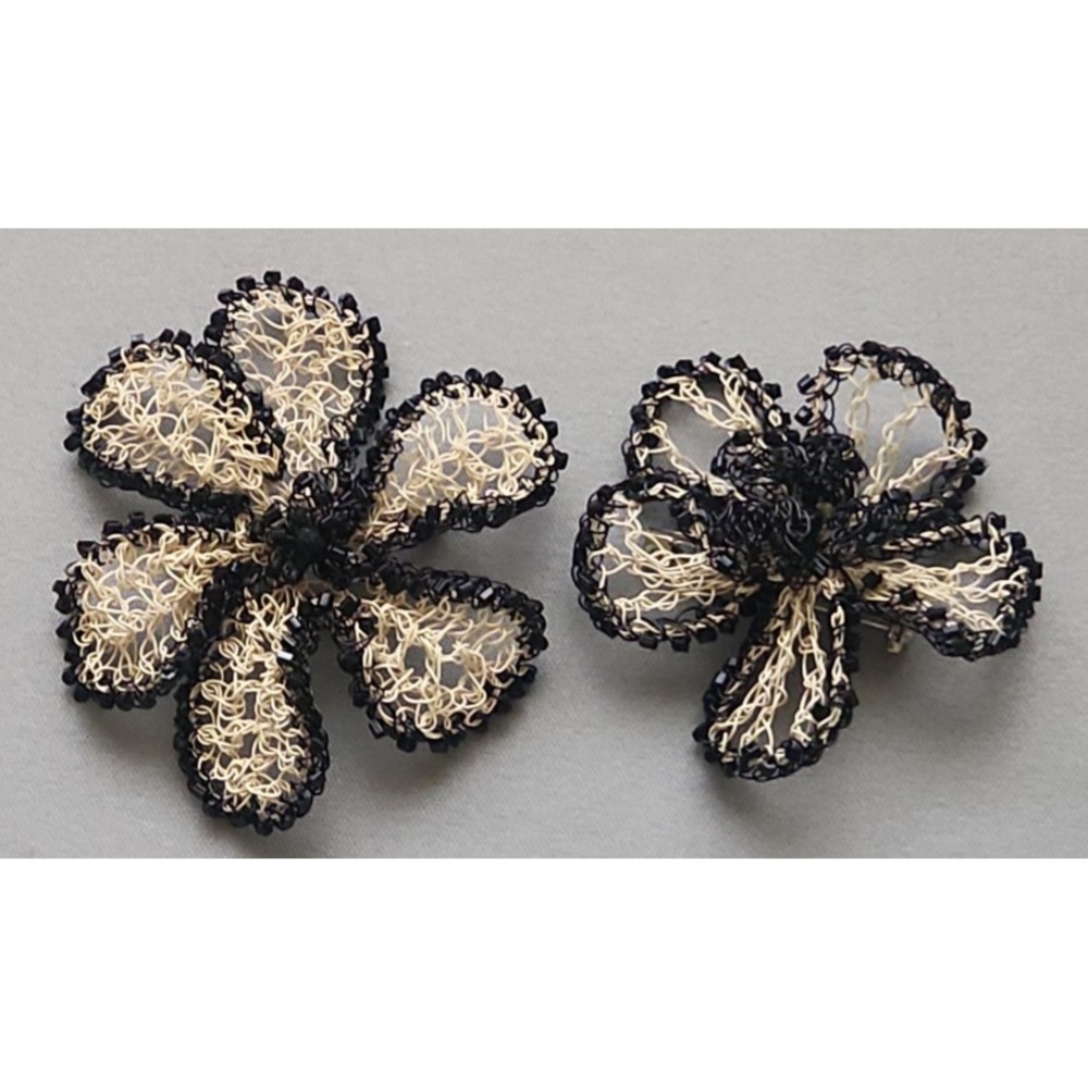 Lisa Toland Signed Wire Woven Flower Brooch Pin Set of 2 Black Gold Handmade